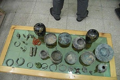کشف اشیای عتیقه ۳ هزار و ۵۰۰ ساله در علی آباد کتول